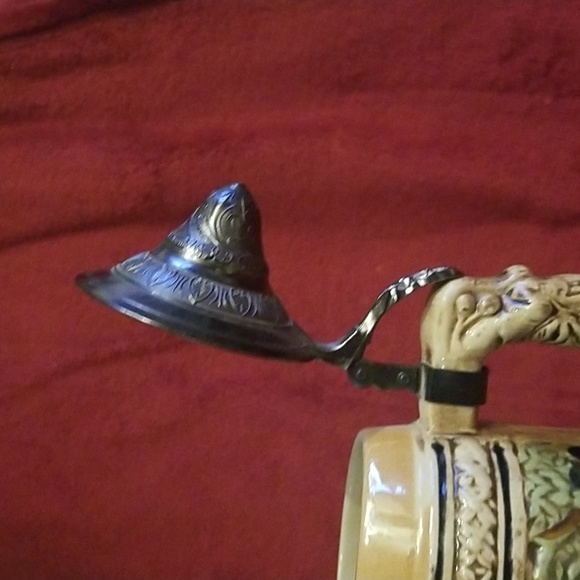 VINTAGE MUSICAL 13" BEER STEIN,  MADE IN JAPAN, WIND UP PLAY ROLL OUT THE BARREL - Picture 11 of 12